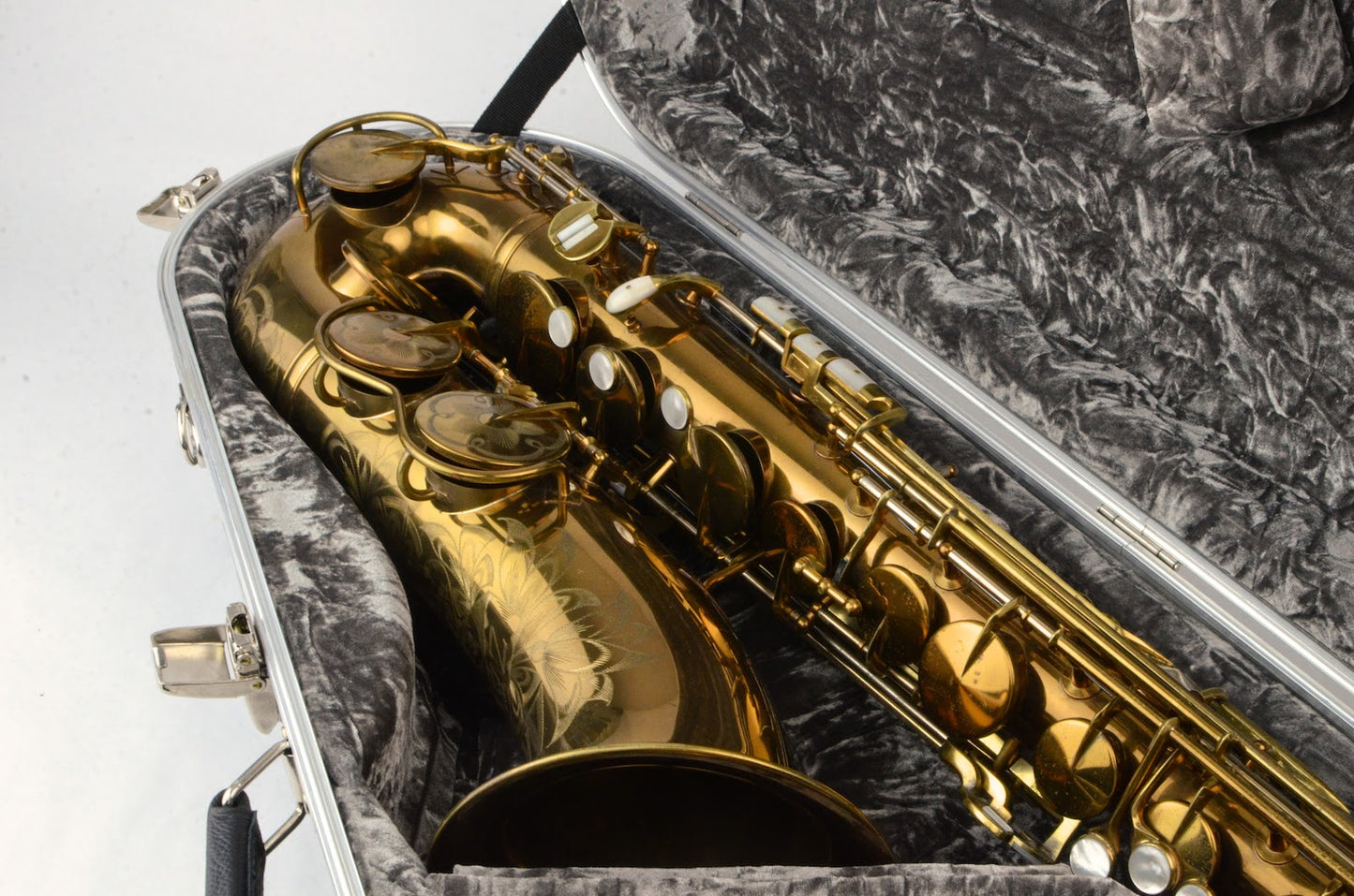 Hiscox Artist Ivory Tenor Saxophone Case LA-WTS-I