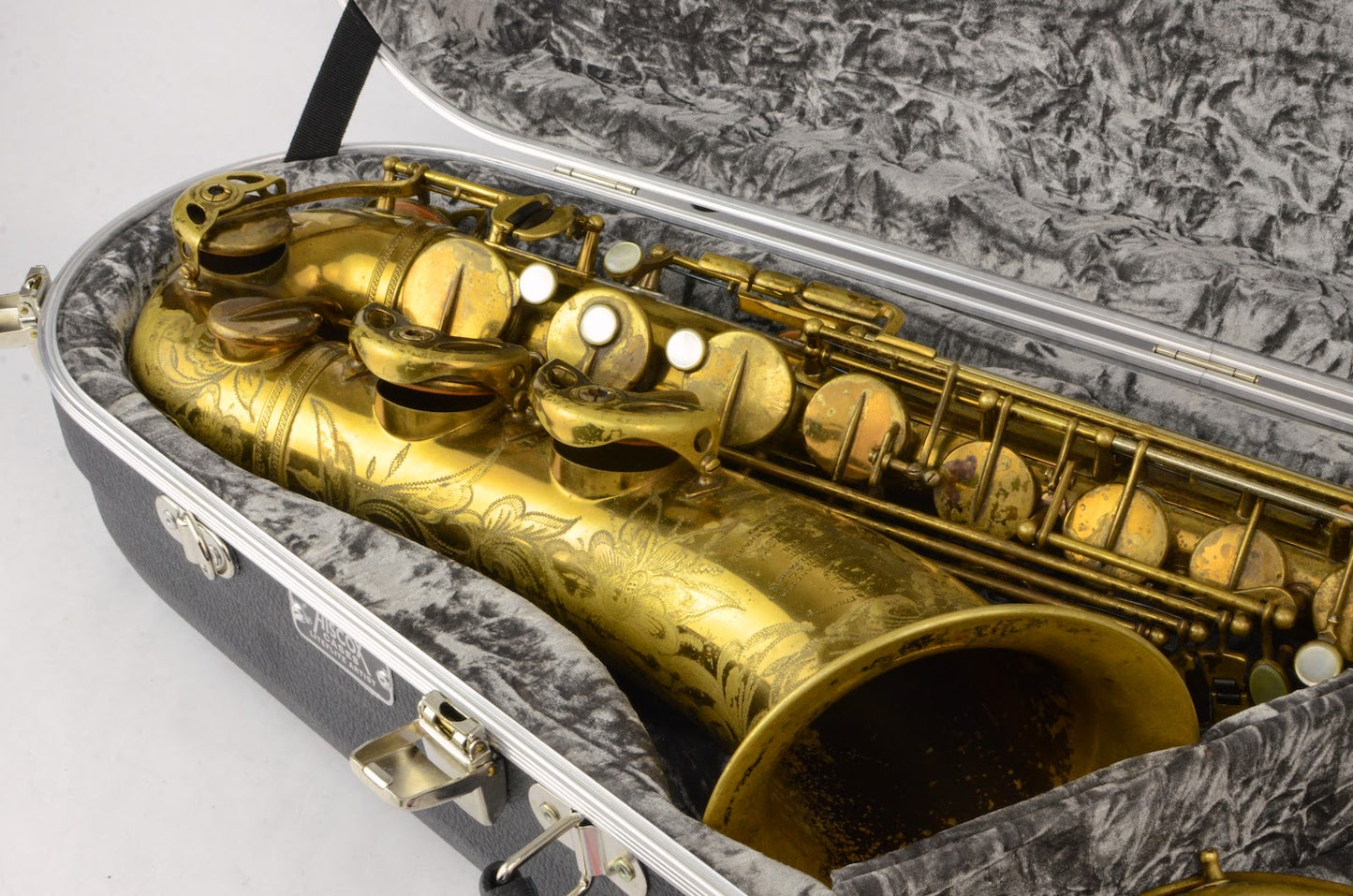 Hiscox Artist Ivory Tenor Saxophone Case LA-WTS-I