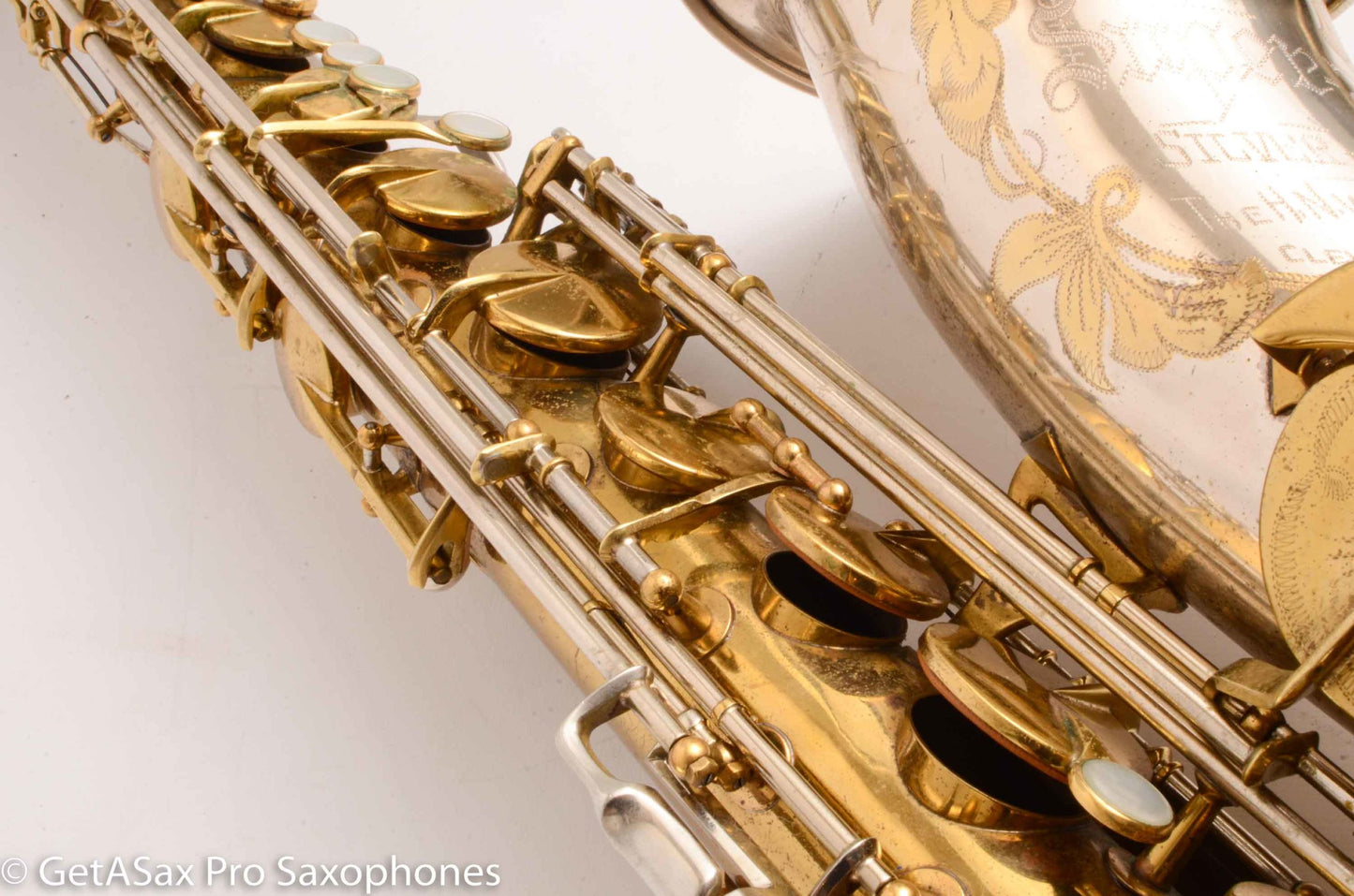 King SilverSonic Tenor Series III Gold in the Engraving Double Socket Neck 375203