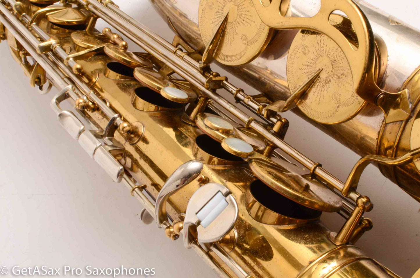 King SilverSonic Tenor Series III Gold in the Engraving Double Socket Neck 375203