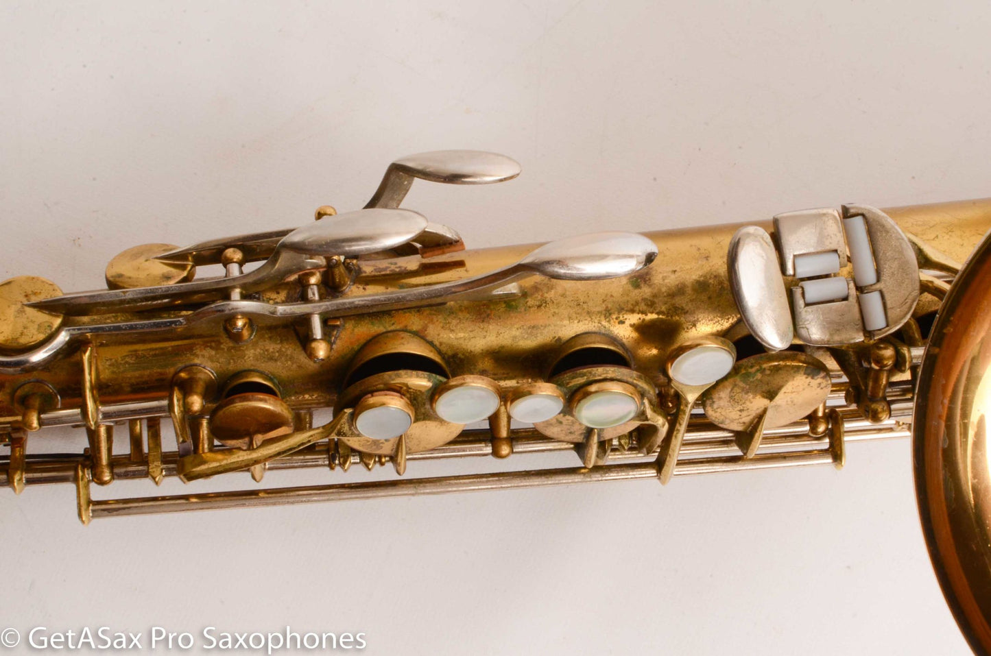 King SilverSonic Tenor Series III Gold in the Engraving Double Socket Neck 375203