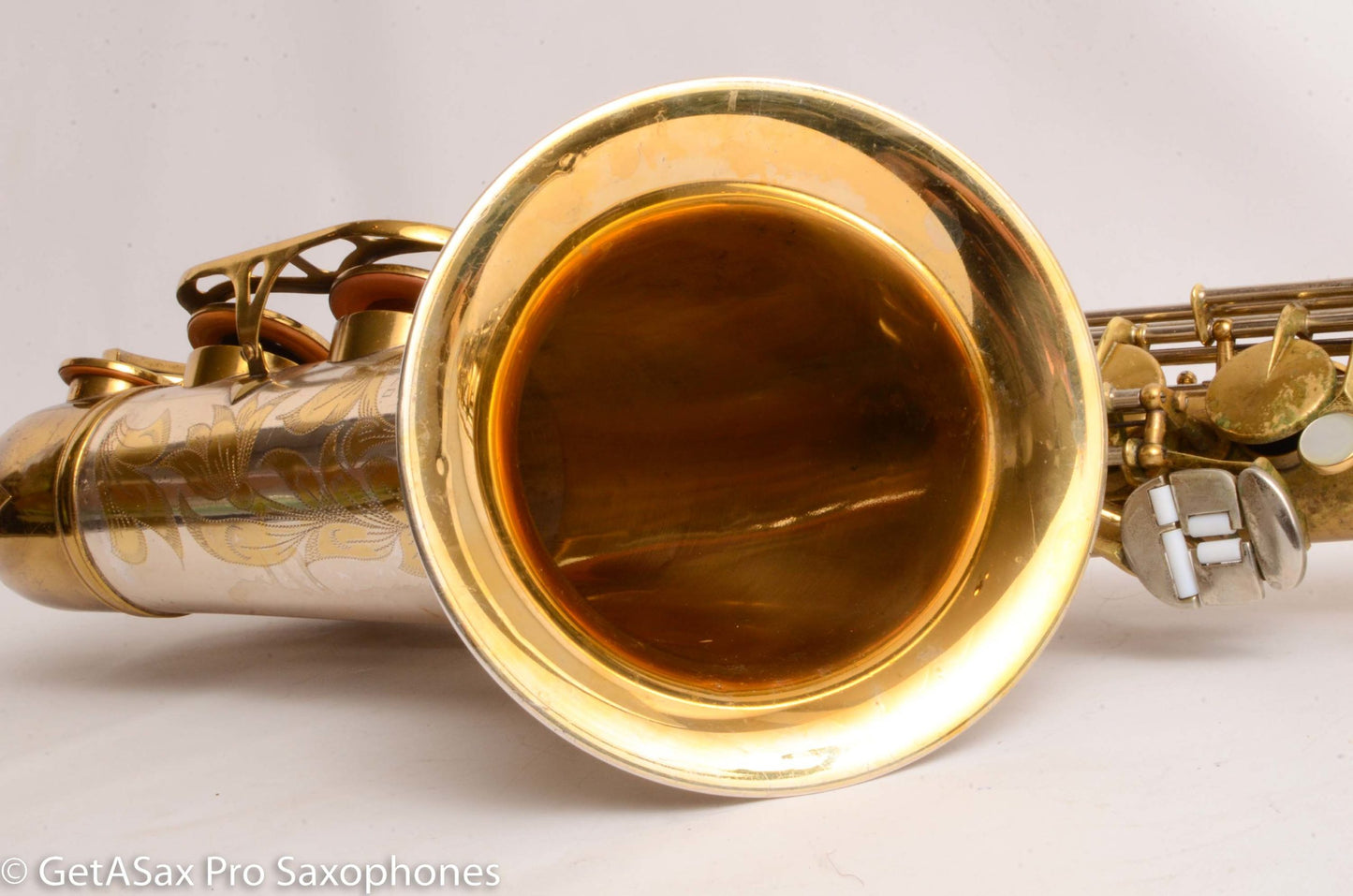 King SilverSonic Tenor Series III Gold in the Engraving Double Socket Neck 375203