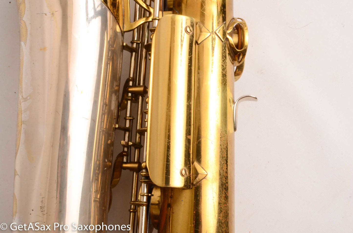 King SilverSonic Tenor Series III Gold in the Engraving Double Socket Neck 375203