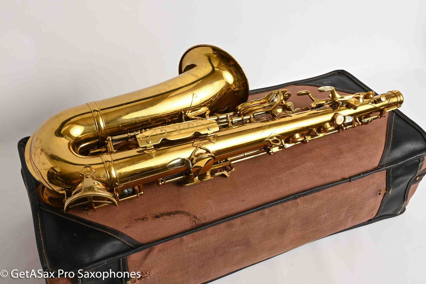 King Super 20 Alto Full Pearls Fantastic Condition w/ Case Cover 318043